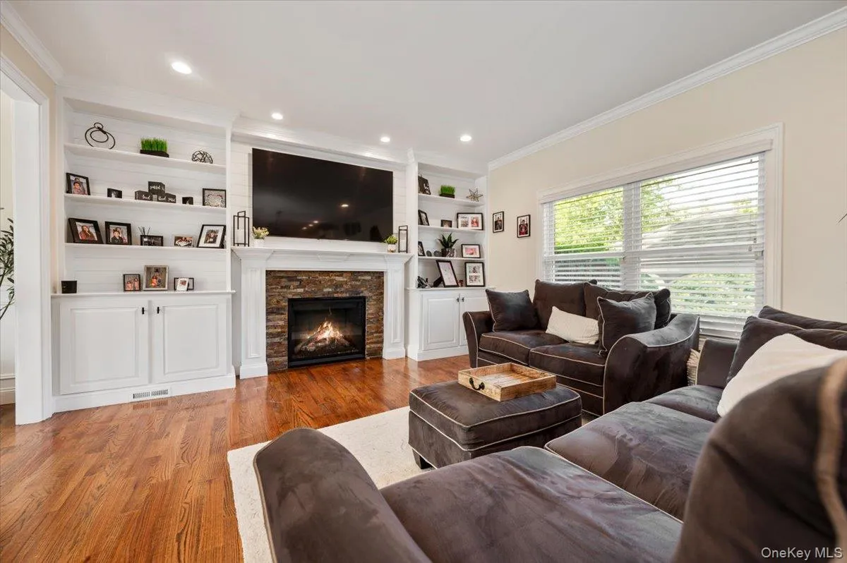 7 Highwater Avenue, Oyster Bay, NY, 4 Bedrooms Bedrooms, 9 Rooms Rooms,2 BathroomsBathrooms,Residential,For Rent,Highwater,0,1014383 7 Highwater Avenue, Oyster Bay, NY, 4 Bedrooms Bedrooms, 9 Rooms Rooms,2 BathroomsBathrooms,Residential,For Rent,Highwater,0,1014383