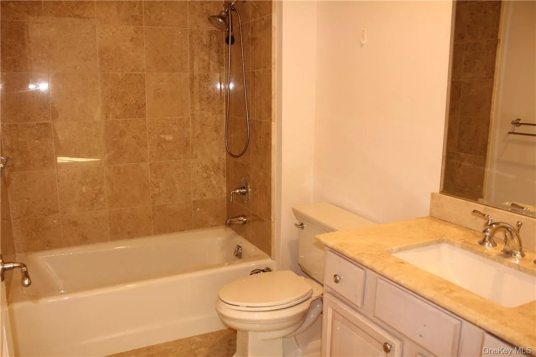 Another view of the 2nd bath Another view of the 2nd bath