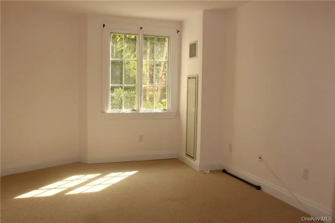 2nd bedroom facing east. 2nd bedroom facing east.