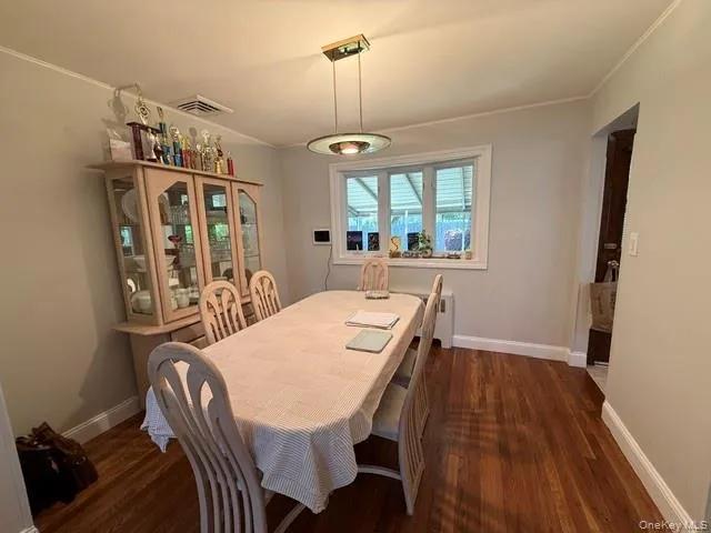 20 Gainsboro, Oyster Bay, NY, 3 Bedrooms Bedrooms, 6 Rooms Rooms,1 BathroomBathrooms,Residential Lease,For Rent,Gainsboro,0,1014404 20 Gainsboro, Oyster Bay, NY, 3 Bedrooms Bedrooms, 6 Rooms Rooms,1 BathroomBathrooms,Residential Lease,For Rent,Gainsboro,0,1014404