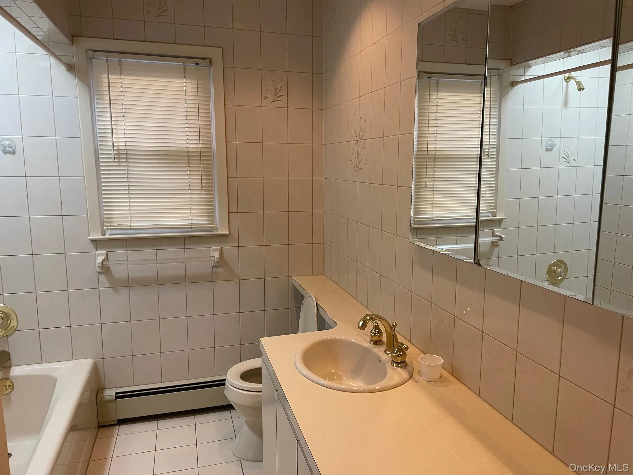 20 Gainsboro, Oyster Bay, NY, 3 Bedrooms Bedrooms, 6 Rooms Rooms,1 BathroomBathrooms,Residential Lease,For Rent,Gainsboro,0,1014404 20 Gainsboro, Oyster Bay, NY, 3 Bedrooms Bedrooms, 6 Rooms Rooms,1 BathroomBathrooms,Residential Lease,For Rent,Gainsboro,0,1014404