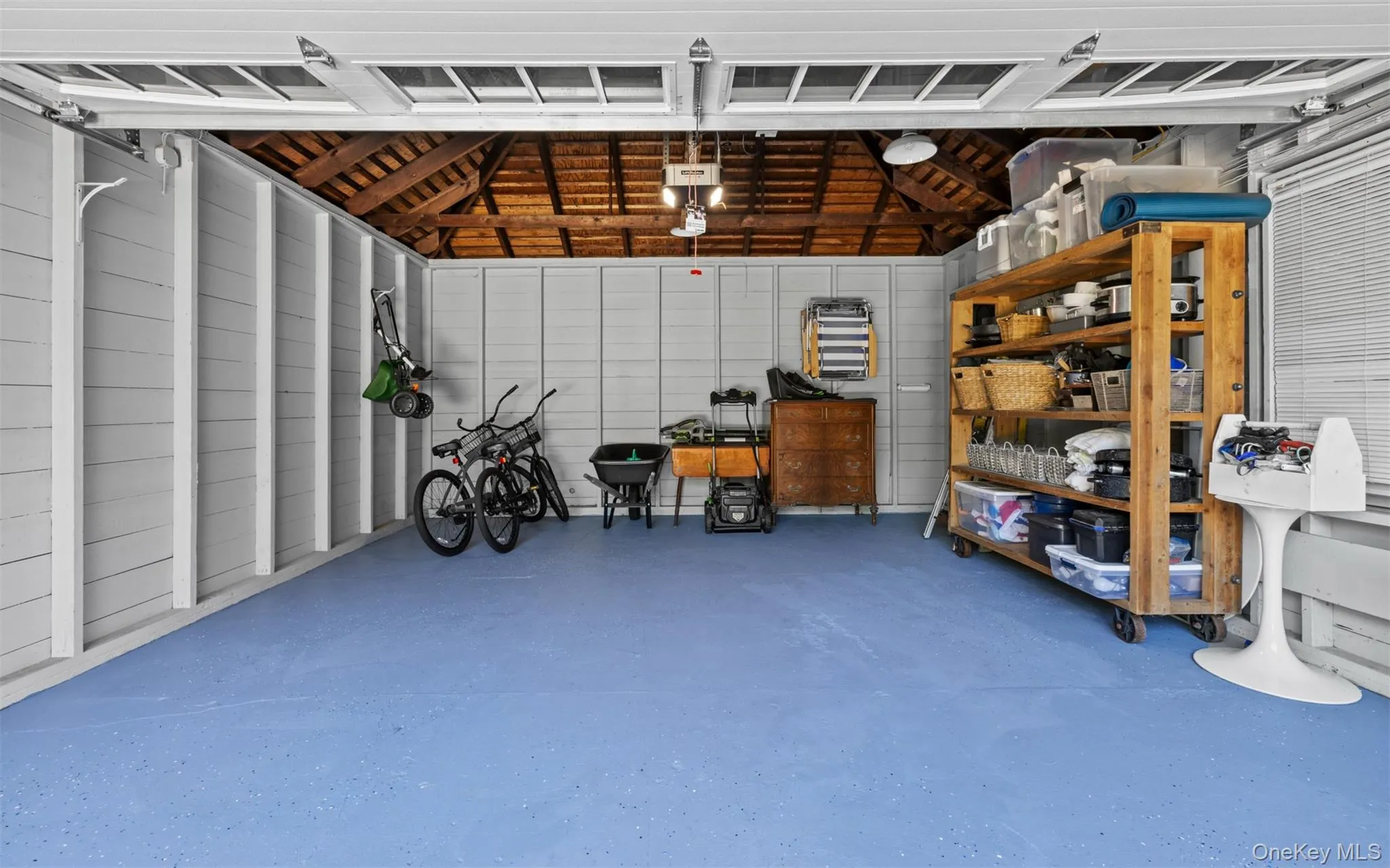 1.5 car detached garage with new door and garage door opener 1.5 car detached garage with new door and garage door opener