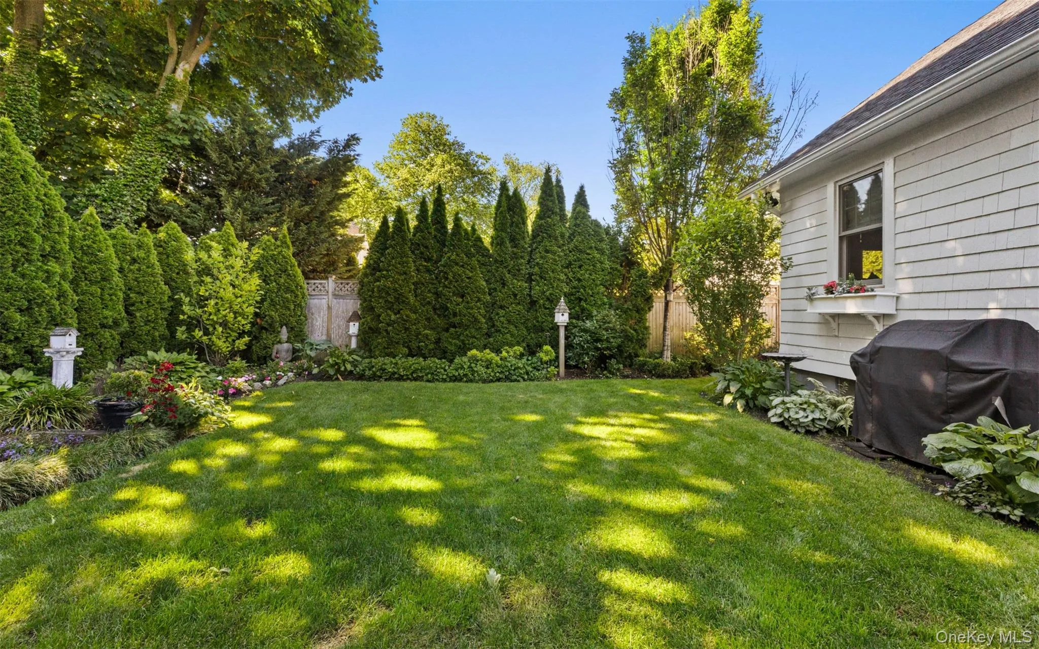 Gorgeous gardens and total privacy with IGS Gorgeous gardens and total privacy with IGS