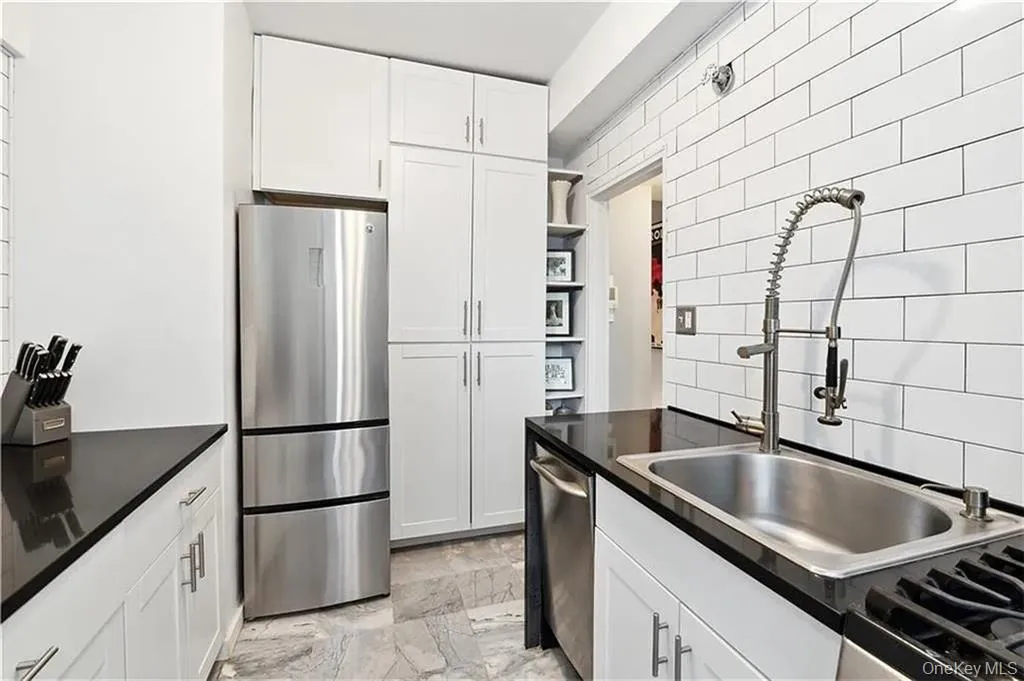 9411 Shore Road, New York, NY, 2 Bedrooms Bedrooms, 4 Rooms Rooms,1 BathroomBathrooms,Residential,For Rent,Shore,0,1014433 9411 Shore Road, New York, NY, 2 Bedrooms Bedrooms, 4 Rooms Rooms,1 BathroomBathrooms,Residential,For Rent,Shore,0,1014433