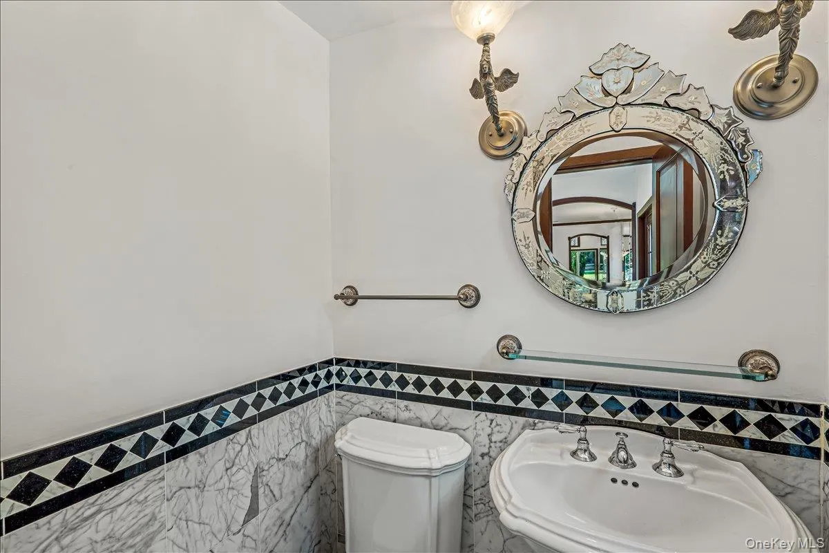 Maqin Level Powder Room Maqin Level Powder Room