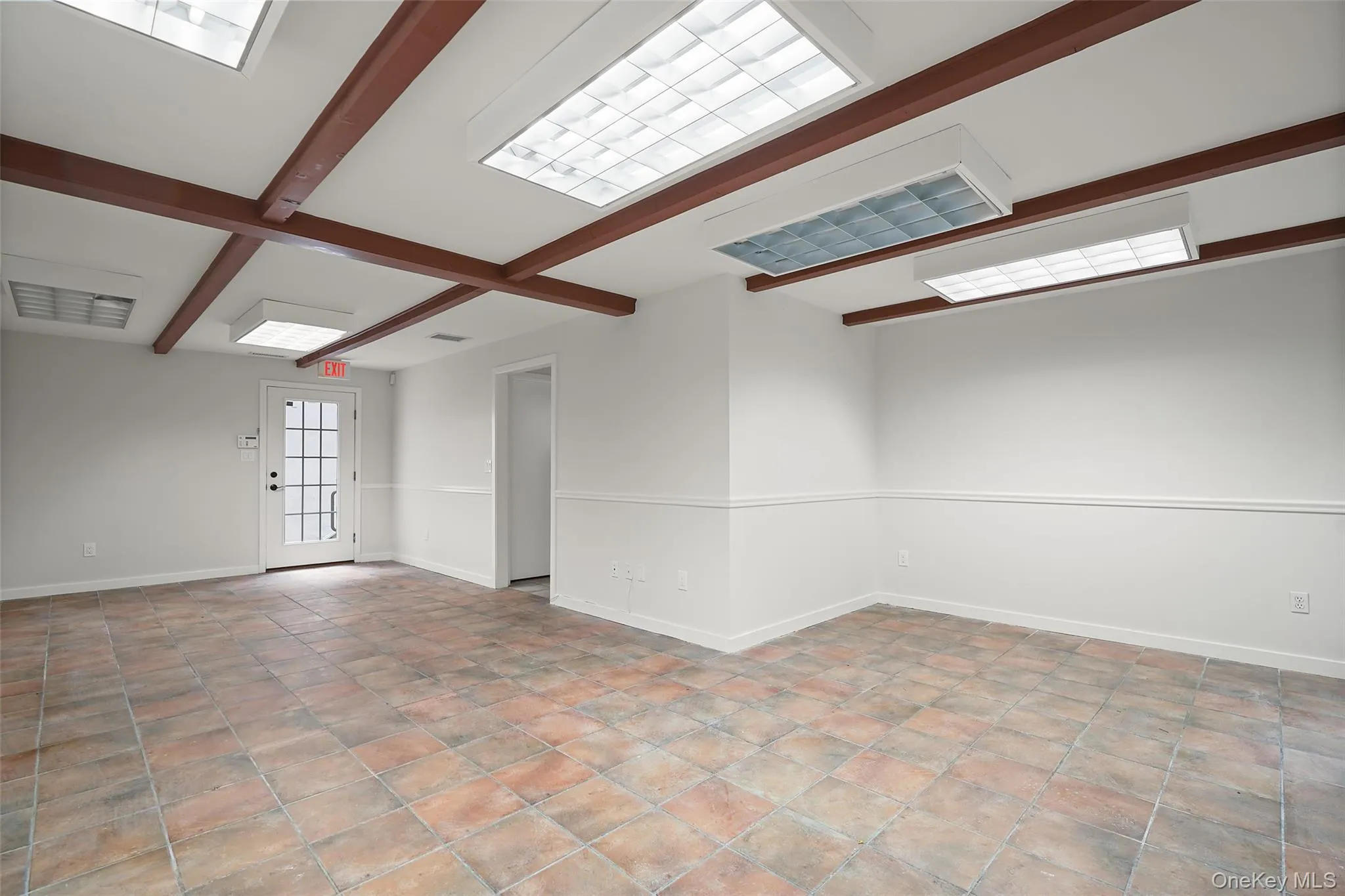 Possible in-law suite on Lower Level Possible in-law suite on Lower Level
