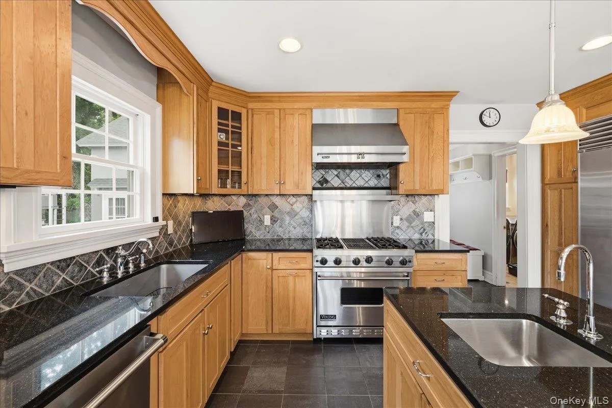 202 Bayport Avenue, Islip, NY, 3 Bedrooms Bedrooms, 8 Rooms Rooms,3 BathroomsBathrooms,Residential,For Rent,Bayport,0,KEY1014448 202 Bayport Avenue, Islip, NY, 3 Bedrooms Bedrooms, 8 Rooms Rooms,3 BathroomsBathrooms,Residential,For Rent,Bayport,0,KEY1014448