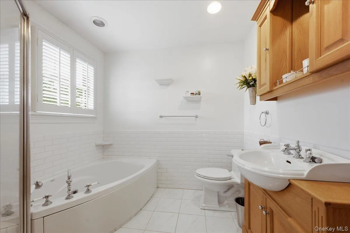 202 Bayport Avenue, Islip, NY, 3 Bedrooms Bedrooms, 8 Rooms Rooms,3 BathroomsBathrooms,Residential,For Rent,Bayport,0,KEY1014448 202 Bayport Avenue, Islip, NY, 3 Bedrooms Bedrooms, 8 Rooms Rooms,3 BathroomsBathrooms,Residential,For Rent,Bayport,0,KEY1014448