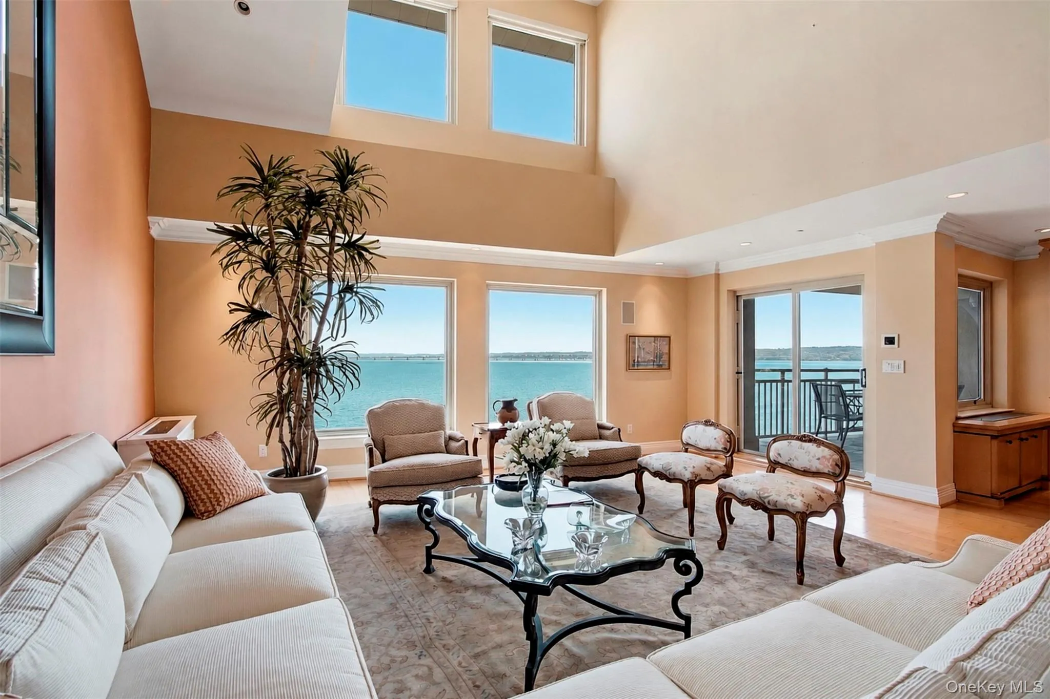 Panoramic views of the Hudson River and Mario Cuomo Bridge. Double-height ceilings. Panoramic views of the Hudson River and Mario Cuomo Bridge. Double-height ceilings.