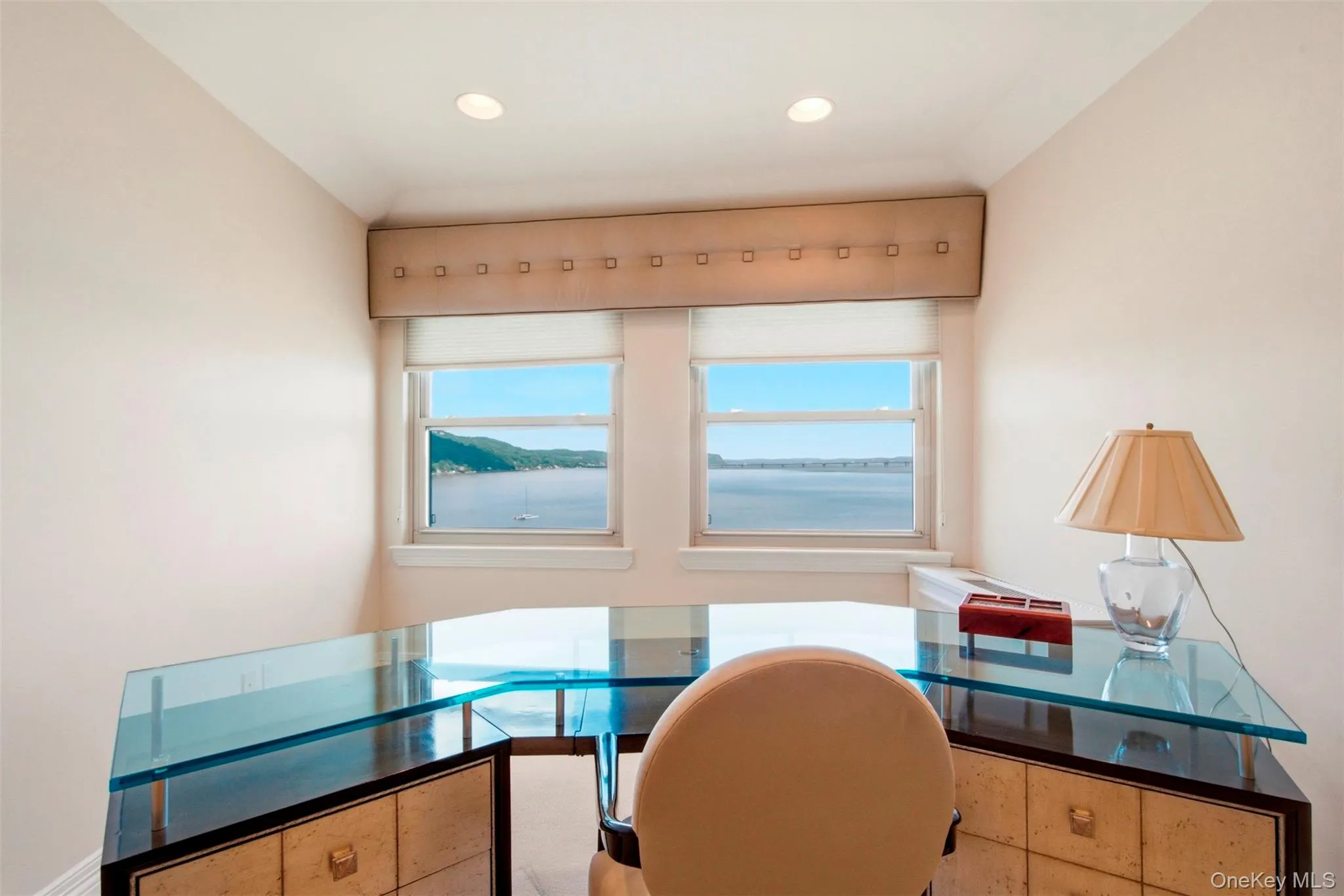 Great place to read or work in the upstairs suite. Stunning views! Great place to read or work in the upstairs suite. Stunning views!