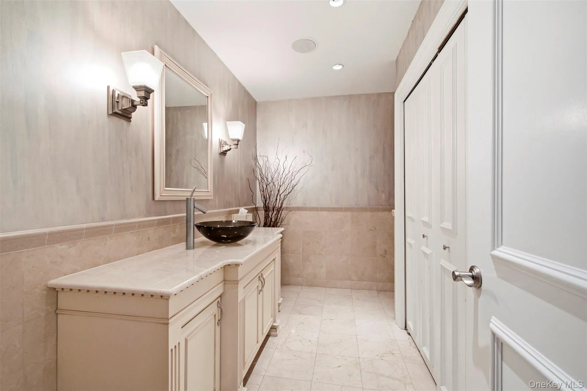 Guest half bathroom and washer-dryer on the main level. Guest half bathroom and washer-dryer on the main level.