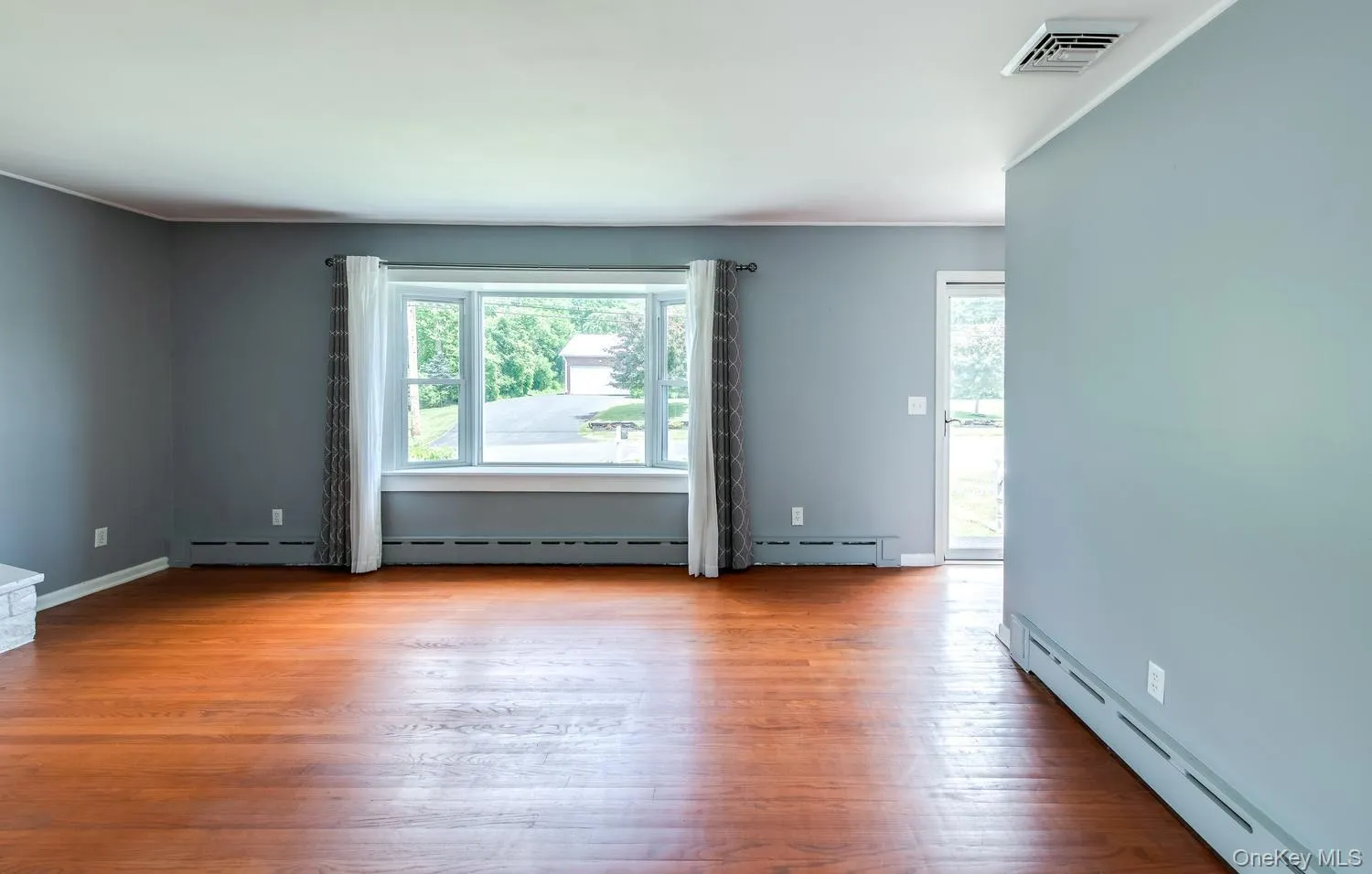 15 Genesee Avenue, Ulster, NY, 3 Bedrooms Bedrooms, 6 Rooms Rooms,1 BathroomBathrooms,Residential,For Rent,Genesee,0,1014451 15 Genesee Avenue, Ulster, NY, 3 Bedrooms Bedrooms, 6 Rooms Rooms,1 BathroomBathrooms,Residential,For Rent,Genesee,0,1014451