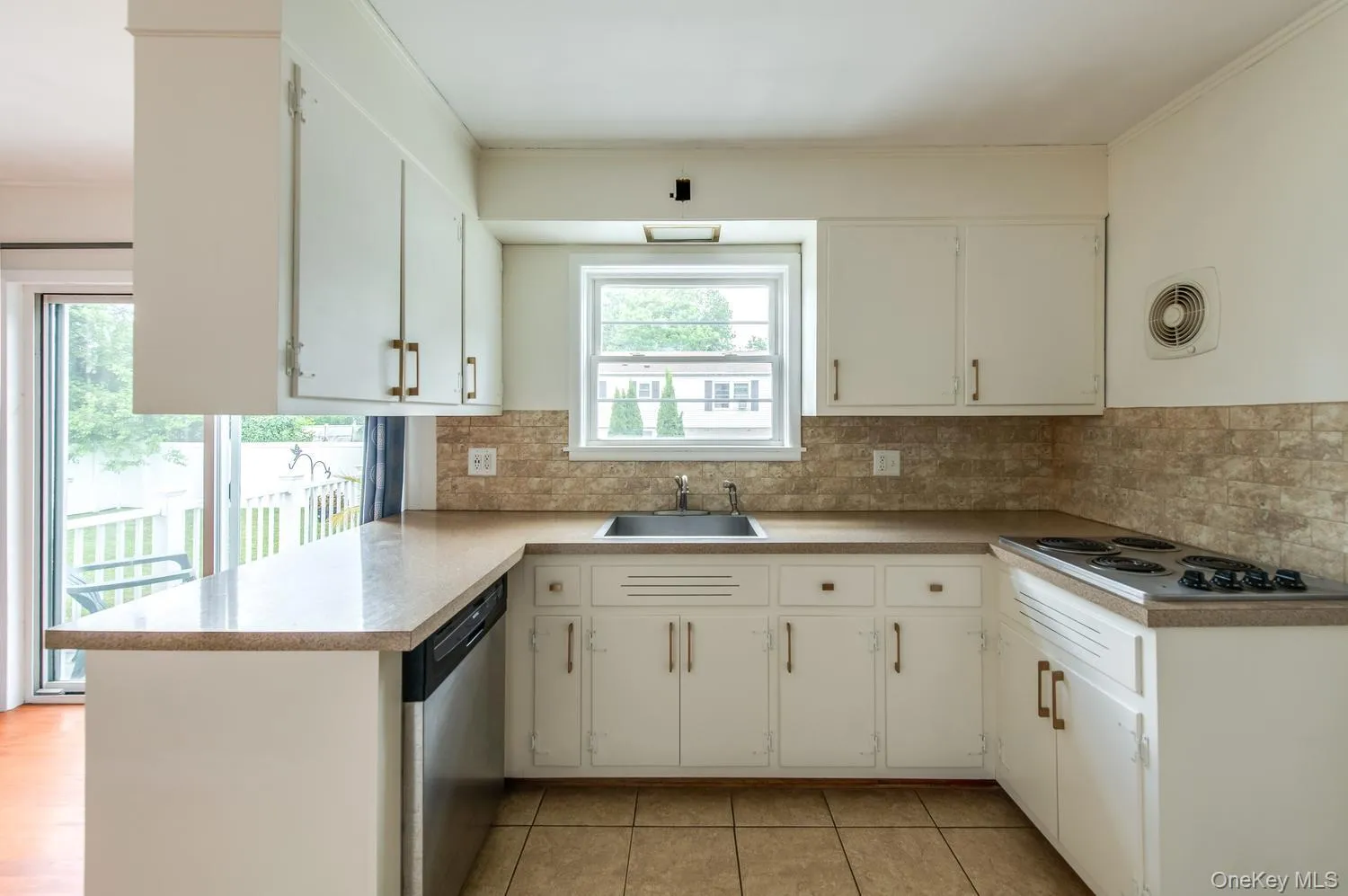15 Genesee Avenue, Ulster, NY, 3 Bedrooms Bedrooms, 6 Rooms Rooms,1 BathroomBathrooms,Residential,For Rent,Genesee,0,1014451 15 Genesee Avenue, Ulster, NY, 3 Bedrooms Bedrooms, 6 Rooms Rooms,1 BathroomBathrooms,Residential,For Rent,Genesee,0,1014451