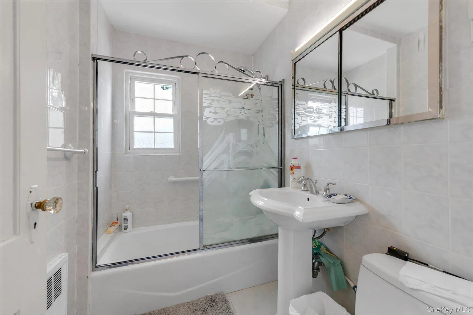 194-04 56th Avenue, New York, NY, 4 Bedrooms Bedrooms, 9 Rooms Rooms,3 BathroomsBathrooms,Residential,For Rent,56th,0,1014457 194-04 56th Avenue, New York, NY, 4 Bedrooms Bedrooms, 9 Rooms Rooms,3 BathroomsBathrooms,Residential,For Rent,56th,0,1014457