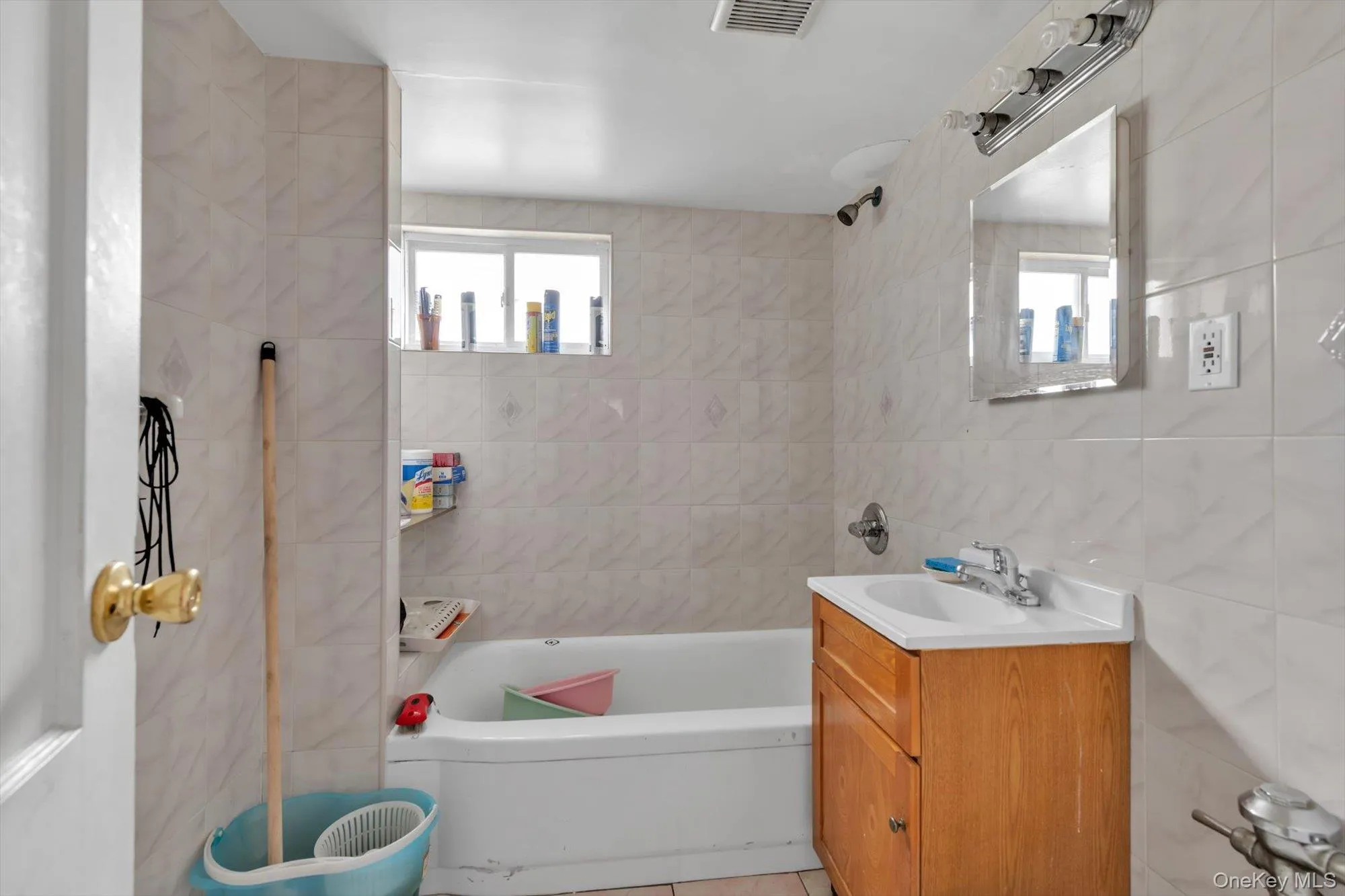194-04 56th Avenue, New York, NY, 4 Bedrooms Bedrooms, 9 Rooms Rooms,3 BathroomsBathrooms,Residential,For Rent,56th,0,1014457 194-04 56th Avenue, New York, NY, 4 Bedrooms Bedrooms, 9 Rooms Rooms,3 BathroomsBathrooms,Residential,For Rent,56th,0,1014457