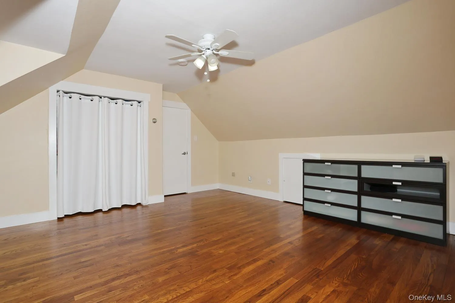 1 Havervale Lane, Haverstraw, NY, 4 Bedrooms Bedrooms, 8 Rooms Rooms,2 BathroomsBathrooms,Residential,For Rent,Havervale,0,1014471 1 Havervale Lane, Haverstraw, NY, 4 Bedrooms Bedrooms, 8 Rooms Rooms,2 BathroomsBathrooms,Residential,For Rent,Havervale,0,1014471