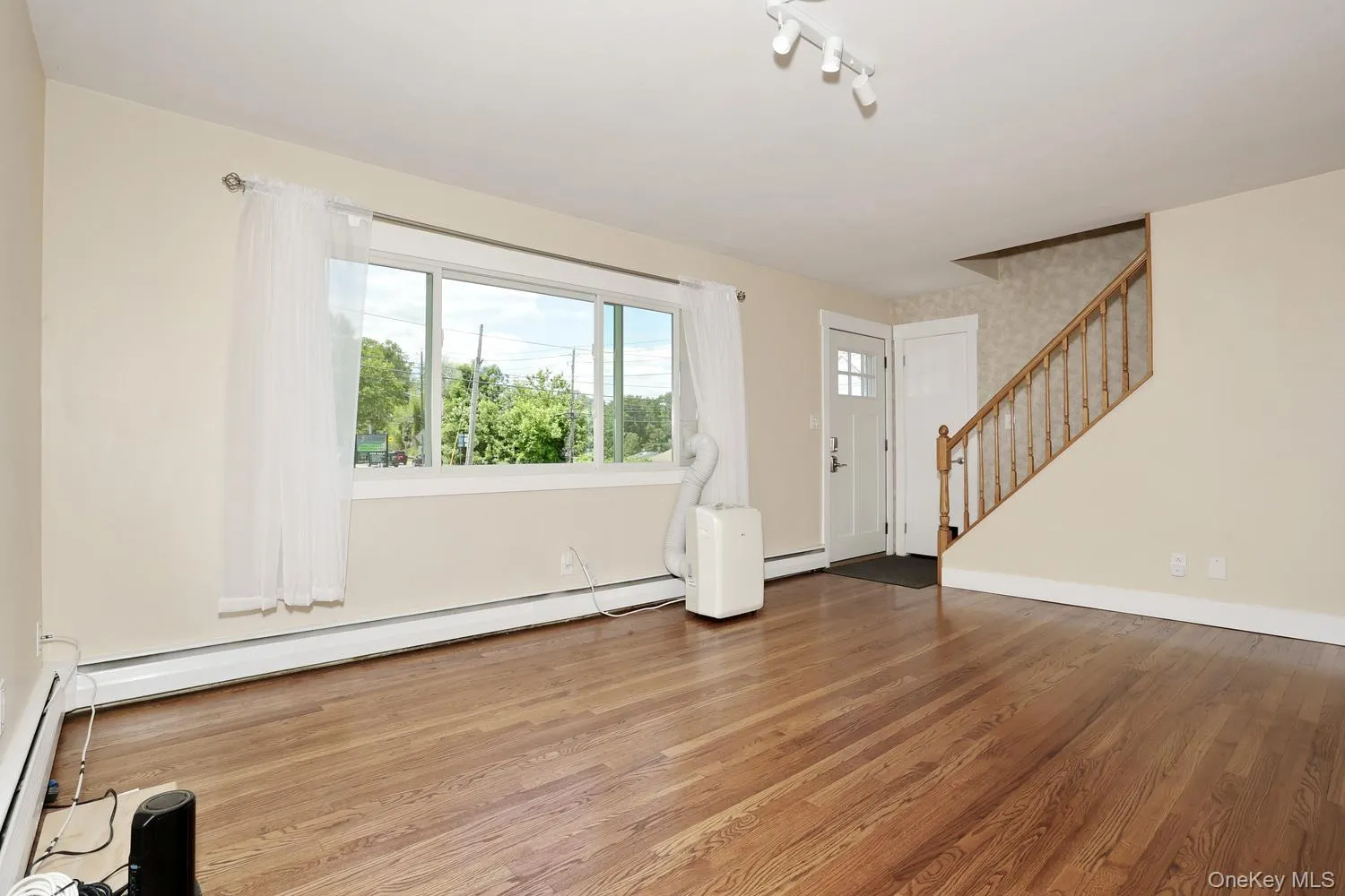 1 Havervale Lane, Haverstraw, NY, 4 Bedrooms Bedrooms, 8 Rooms Rooms,2 BathroomsBathrooms,Residential,For Rent,Havervale,0,1014471 1 Havervale Lane, Haverstraw, NY, 4 Bedrooms Bedrooms, 8 Rooms Rooms,2 BathroomsBathrooms,Residential,For Rent,Havervale,0,1014471