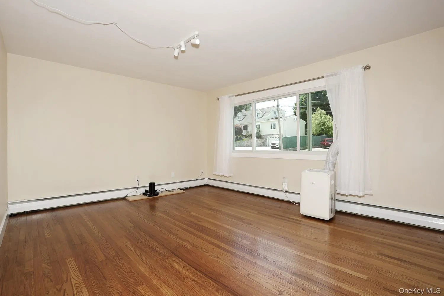 1 Havervale Lane, Haverstraw, NY, 4 Bedrooms Bedrooms, 8 Rooms Rooms,2 BathroomsBathrooms,Residential,For Rent,Havervale,0,1014471 1 Havervale Lane, Haverstraw, NY, 4 Bedrooms Bedrooms, 8 Rooms Rooms,2 BathroomsBathrooms,Residential,For Rent,Havervale,0,1014471