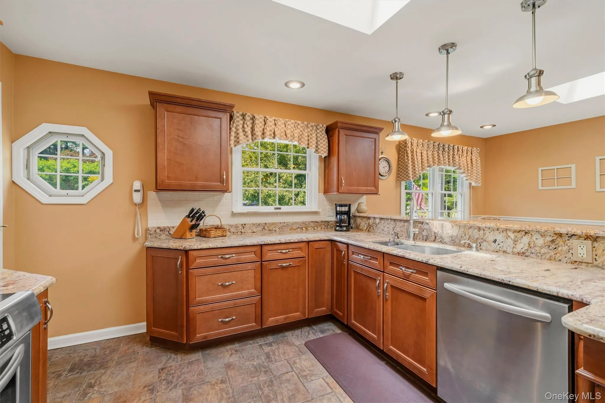 18 Maureen Lane, Middletown, NY, 4 Bedrooms Bedrooms, 7 Rooms Rooms,2 BathroomsBathrooms,Residential,For Rent,Maureen,0,1014474 18 Maureen Lane, Middletown, NY, 4 Bedrooms Bedrooms, 7 Rooms Rooms,2 BathroomsBathrooms,Residential,For Rent,Maureen,0,1014474