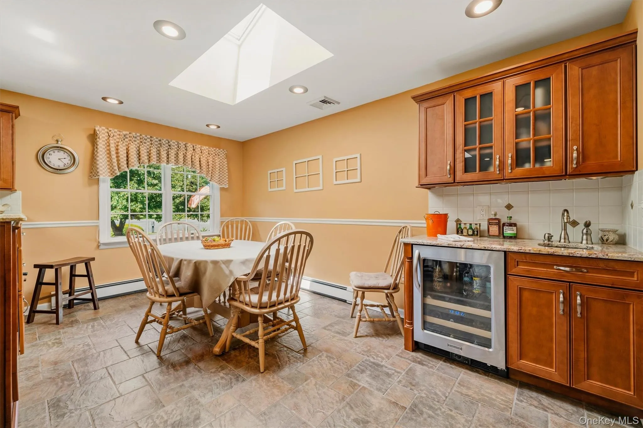18 Maureen Lane, Middletown, NY, 4 Bedrooms Bedrooms, 7 Rooms Rooms,2 BathroomsBathrooms,Residential,For Rent,Maureen,0,1014474 18 Maureen Lane, Middletown, NY, 4 Bedrooms Bedrooms, 7 Rooms Rooms,2 BathroomsBathrooms,Residential,For Rent,Maureen,0,1014474