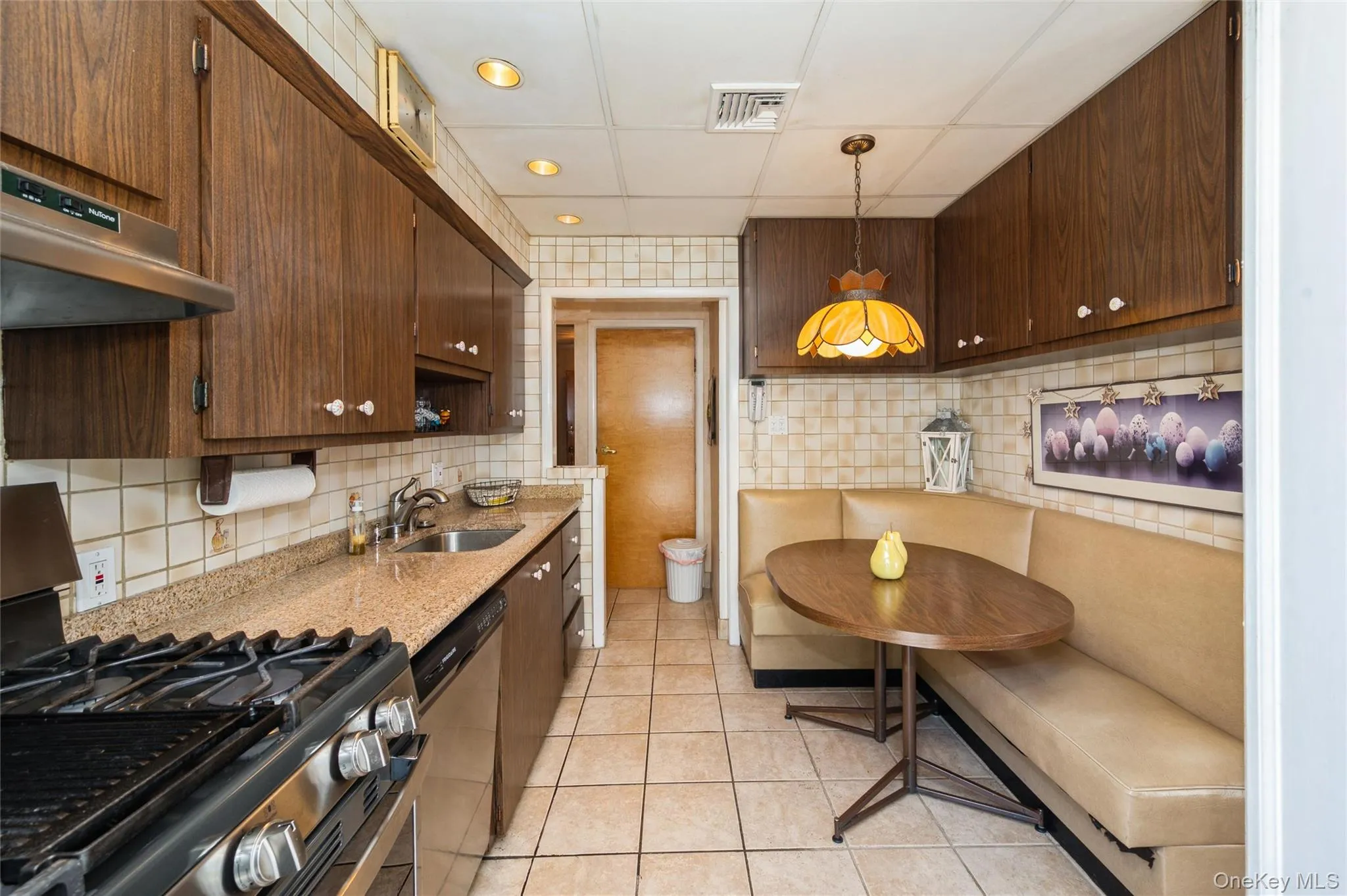 14 Cary Road, North Hempstead, NY, 3 Bedrooms Bedrooms, 8 Rooms Rooms,2 BathroomsBathrooms,Residential,For Rent,Cary,0,1014479 14 Cary Road, North Hempstead, NY, 3 Bedrooms Bedrooms, 8 Rooms Rooms,2 BathroomsBathrooms,Residential,For Rent,Cary,0,1014479