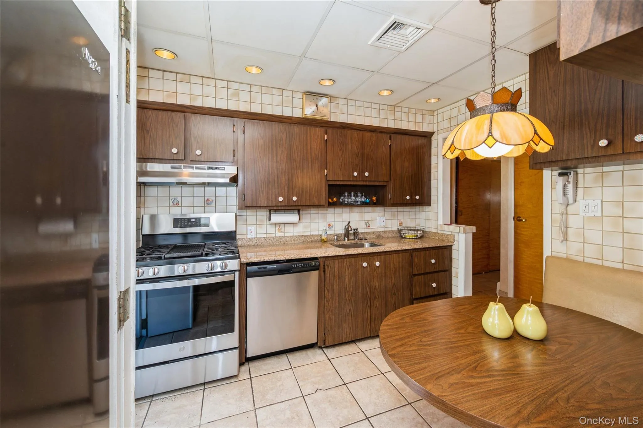 14 Cary Road, North Hempstead, NY, 3 Bedrooms Bedrooms, 8 Rooms Rooms,2 BathroomsBathrooms,Residential,For Rent,Cary,0,1014479 14 Cary Road, North Hempstead, NY, 3 Bedrooms Bedrooms, 8 Rooms Rooms,2 BathroomsBathrooms,Residential,For Rent,Cary,0,1014479