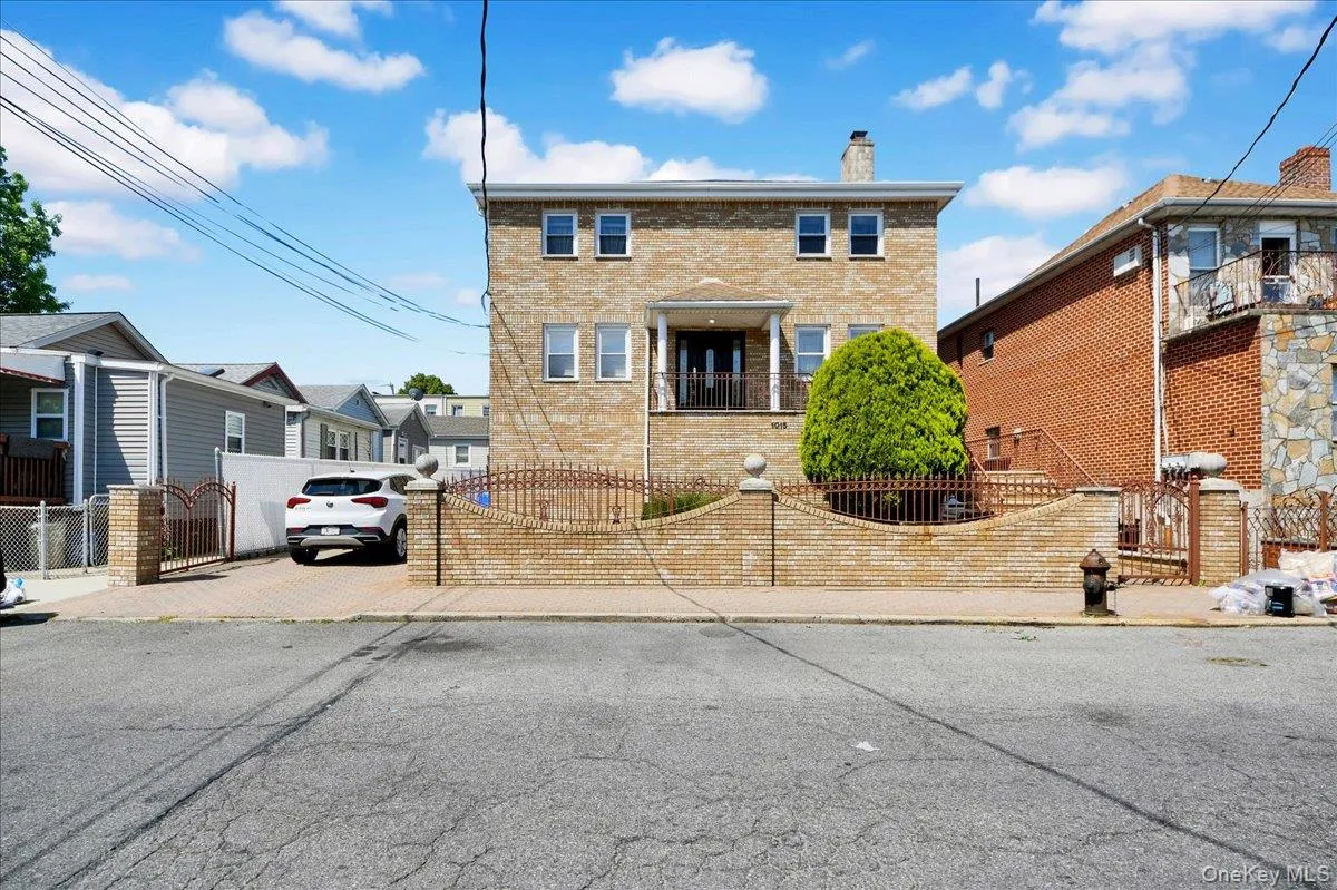 0000 Dean Avenue, New York, NY, 5 Bedrooms Bedrooms, 10 Rooms Rooms,3 BathroomsBathrooms,Residential,For Rent,Dean,0,1014481 0000 Dean Avenue, New York, NY, 5 Bedrooms Bedrooms, 10 Rooms Rooms,3 BathroomsBathrooms,Residential,For Rent,Dean,0,1014481
