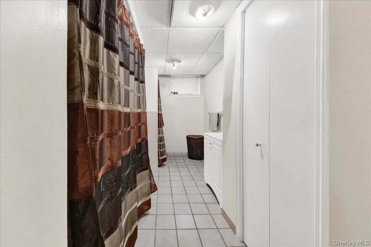 Inlaw full bath Inlaw full bath