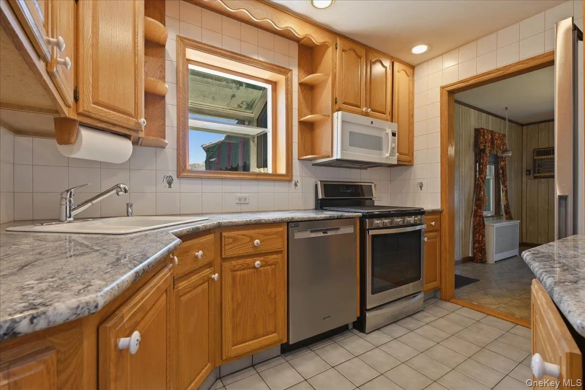 200 Edward Court, Hempstead, NY, 4 Bedrooms Bedrooms, 7 Rooms Rooms,2 BathroomsBathrooms,Residential,For Rent,Edward,0,1014485 200 Edward Court, Hempstead, NY, 4 Bedrooms Bedrooms, 7 Rooms Rooms,2 BathroomsBathrooms,Residential,For Rent,Edward,0,1014485
