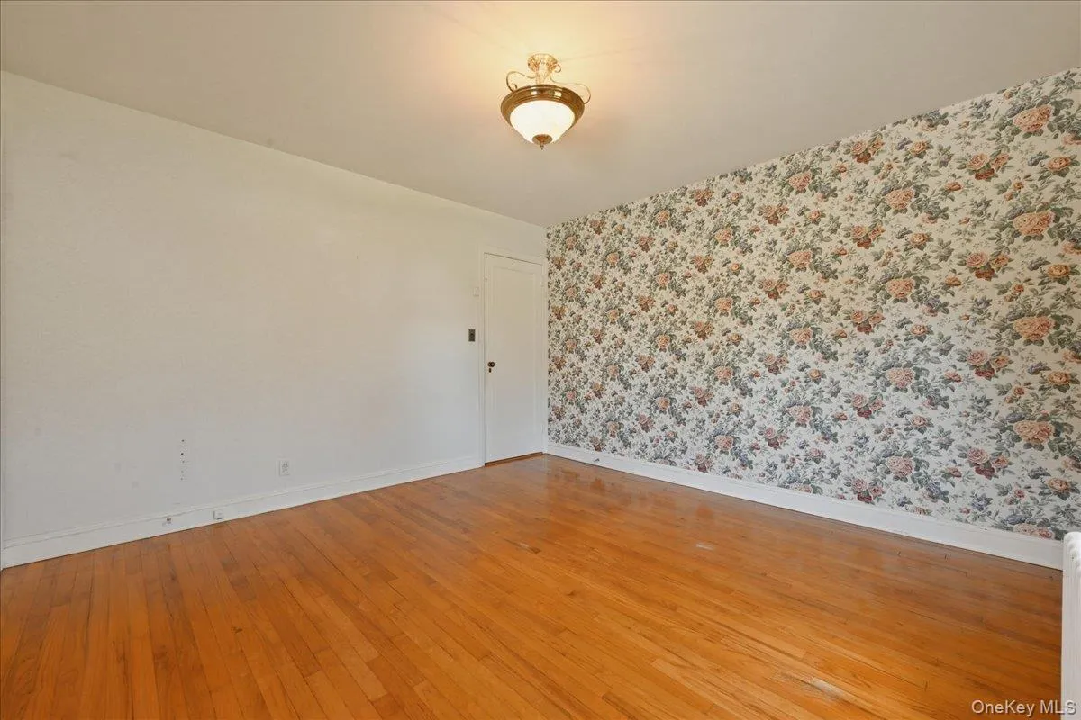 200 Edward Court, Hempstead, NY, 4 Bedrooms Bedrooms, 7 Rooms Rooms,2 BathroomsBathrooms,Residential,For Rent,Edward,0,1014485 200 Edward Court, Hempstead, NY, 4 Bedrooms Bedrooms, 7 Rooms Rooms,2 BathroomsBathrooms,Residential,For Rent,Edward,0,1014485