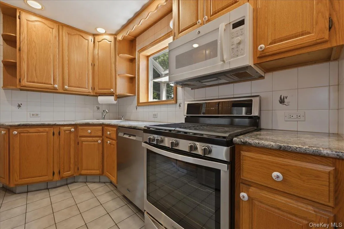 200 Edward Court, Hempstead, NY, 4 Bedrooms Bedrooms, 7 Rooms Rooms,2 BathroomsBathrooms,Residential,For Rent,Edward,0,1014485 200 Edward Court, Hempstead, NY, 4 Bedrooms Bedrooms, 7 Rooms Rooms,2 BathroomsBathrooms,Residential,For Rent,Edward,0,1014485