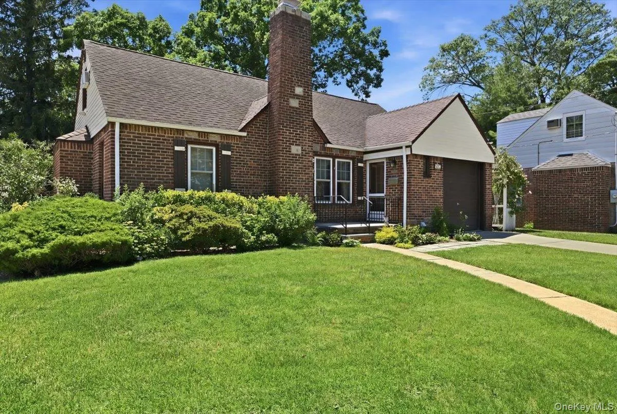 200 Edward Court, Hempstead, NY, 4 Bedrooms Bedrooms, 7 Rooms Rooms,2 BathroomsBathrooms,Residential,For Rent,Edward,0,1014485 200 Edward Court, Hempstead, NY, 4 Bedrooms Bedrooms, 7 Rooms Rooms,2 BathroomsBathrooms,Residential,For Rent,Edward,0,1014485