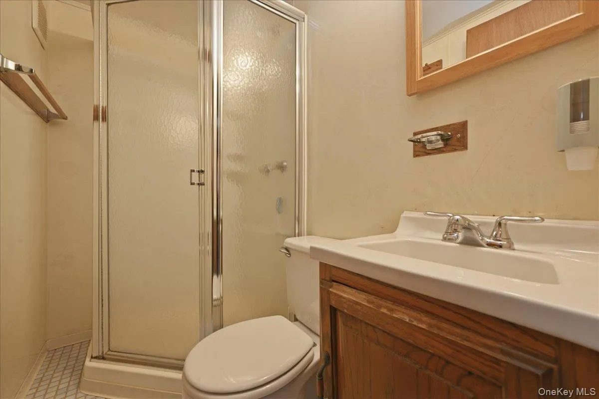 200 Edward Court, Hempstead, NY, 4 Bedrooms Bedrooms, 7 Rooms Rooms,2 BathroomsBathrooms,Residential,For Rent,Edward,0,1014485 200 Edward Court, Hempstead, NY, 4 Bedrooms Bedrooms, 7 Rooms Rooms,2 BathroomsBathrooms,Residential,For Rent,Edward,0,1014485