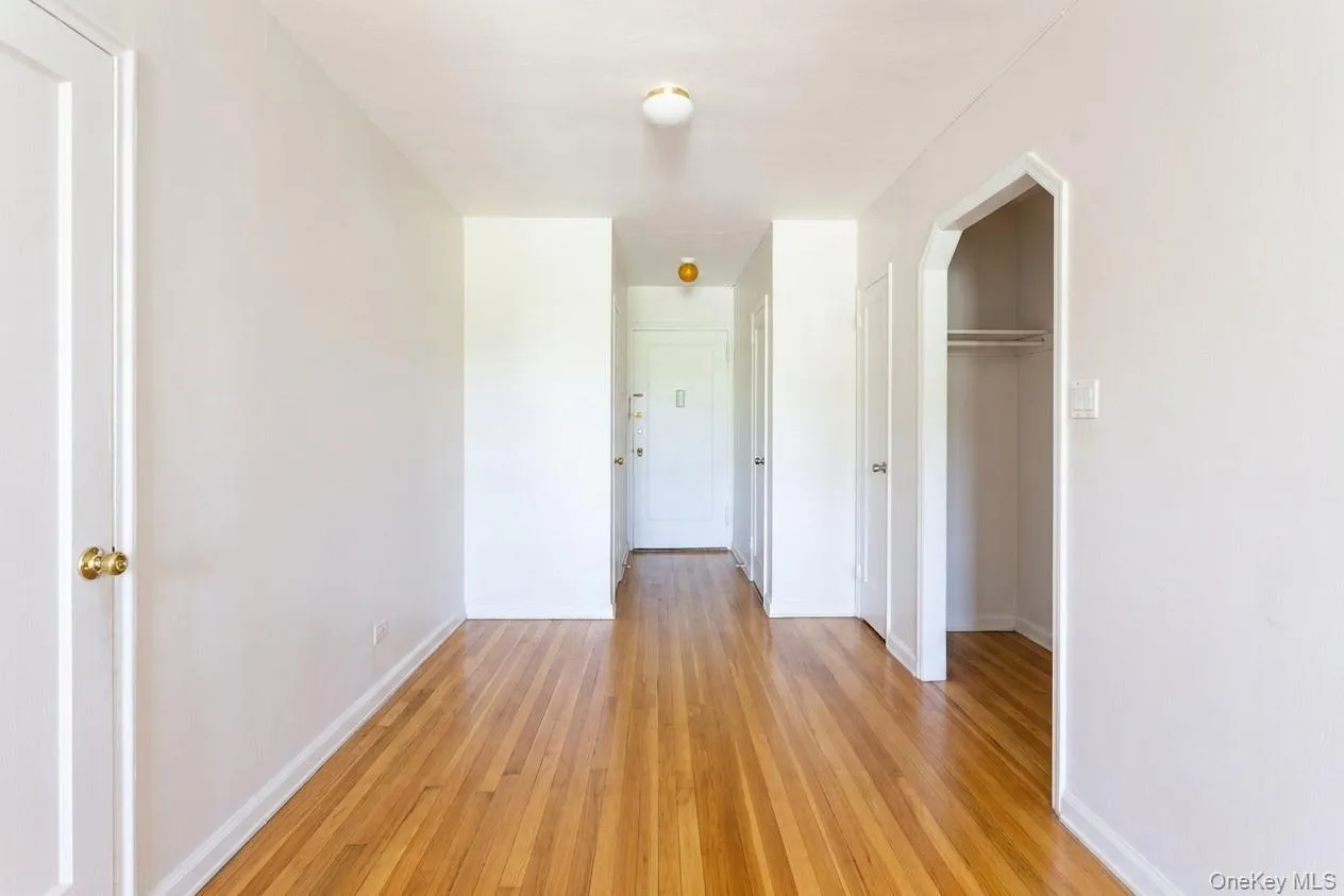 5620 Netherland Avenue, New York, NY, 1 Bedroom Bedrooms, 3 Rooms Rooms,1 BathroomBathrooms,Residential,For Rent,Netherland,0,KEY1014487 5620 Netherland Avenue, New York, NY, 1 Bedroom Bedrooms, 3 Rooms Rooms,1 BathroomBathrooms,Residential,For Rent,Netherland,0,KEY1014487