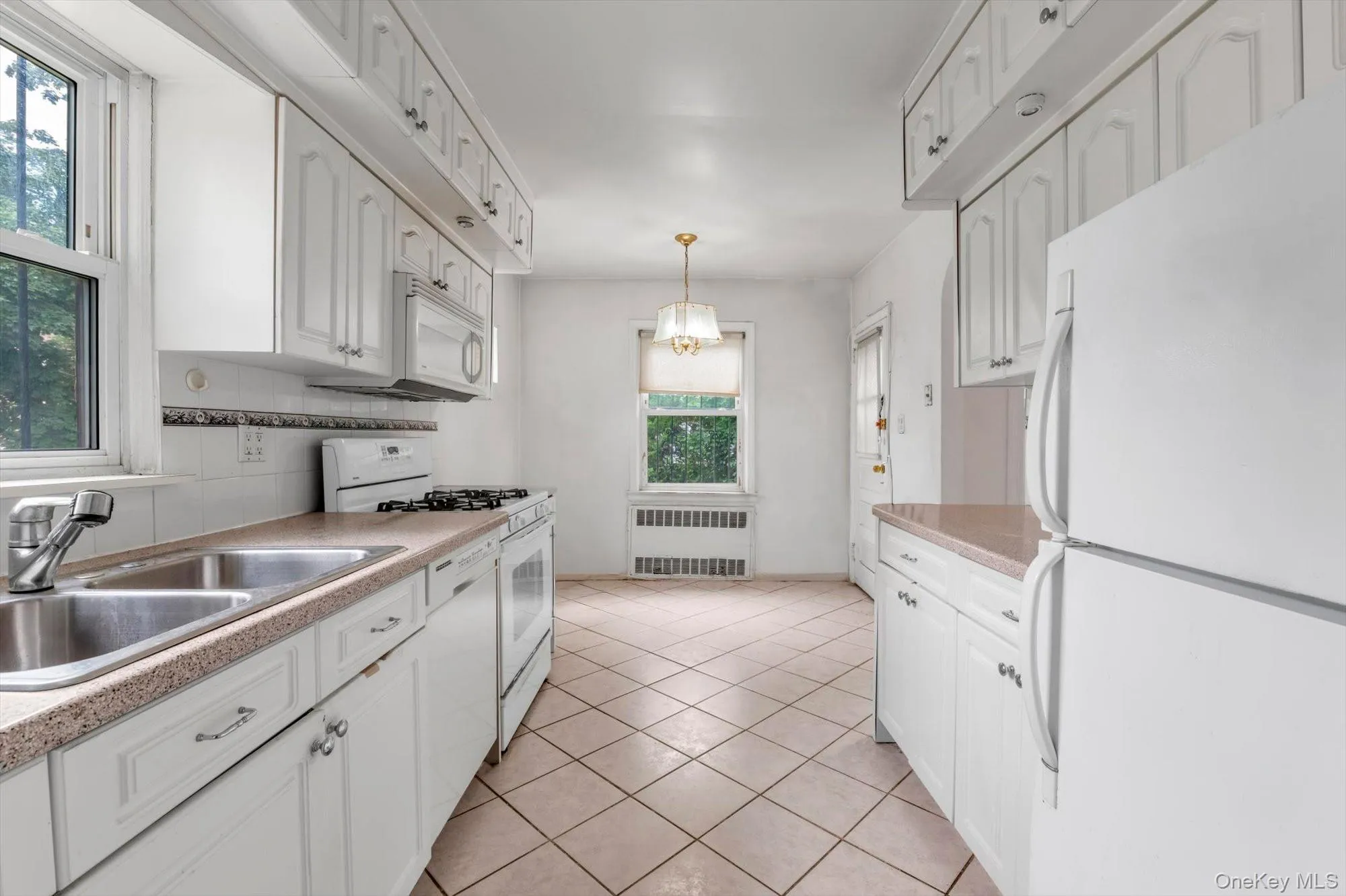 141-03 Hoover Avenue, New York, NY, 3 Bedrooms Bedrooms, 7 Rooms Rooms,1 BathroomBathrooms,Residential,For Rent,Hoover,0,1014494 141-03 Hoover Avenue, New York, NY, 3 Bedrooms Bedrooms, 7 Rooms Rooms,1 BathroomBathrooms,Residential,For Rent,Hoover,0,1014494