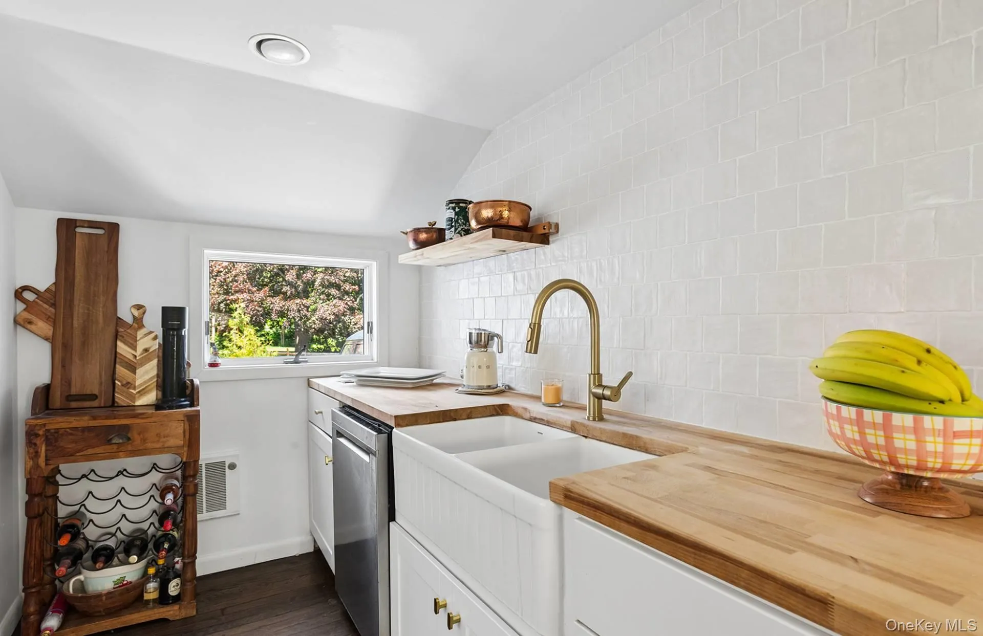15 Indian Hill Road, East Hampton, NY, 2 Bedrooms Bedrooms, 4 Rooms Rooms,2 BathroomsBathrooms,Residential,For Rent,Indian Hill,0,1014518 15 Indian Hill Road, East Hampton, NY, 2 Bedrooms Bedrooms, 4 Rooms Rooms,2 BathroomsBathrooms,Residential,For Rent,Indian Hill,0,1014518