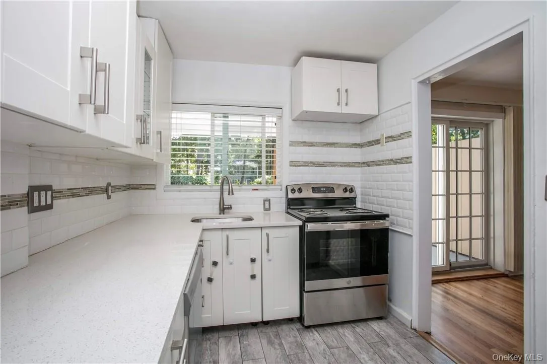 8 Elkan Road, Mamaroneck, NY, 2 Bedrooms Bedrooms, 6 Rooms Rooms,1 BathroomBathrooms,Residential Lease,For Rent,Elkan,0,1014525 8 Elkan Road, Mamaroneck, NY, 2 Bedrooms Bedrooms, 6 Rooms Rooms,1 BathroomBathrooms,Residential Lease,For Rent,Elkan,0,1014525