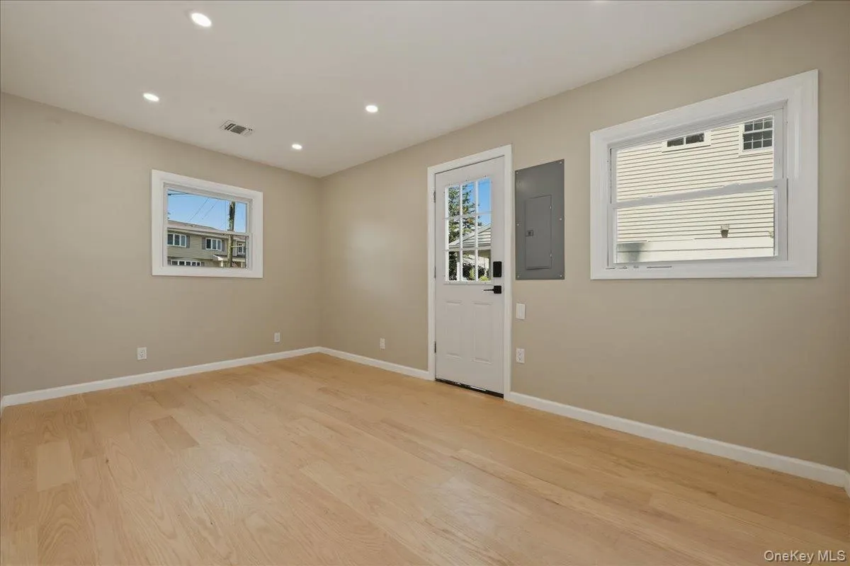 7 Surrey Road, Oyster Bay, NY, 3 Bedrooms Bedrooms, 8 Rooms Rooms,2 BathroomsBathrooms,Residential,For Rent,Surrey,0,1014536 7 Surrey Road, Oyster Bay, NY, 3 Bedrooms Bedrooms, 8 Rooms Rooms,2 BathroomsBathrooms,Residential,For Rent,Surrey,0,1014536