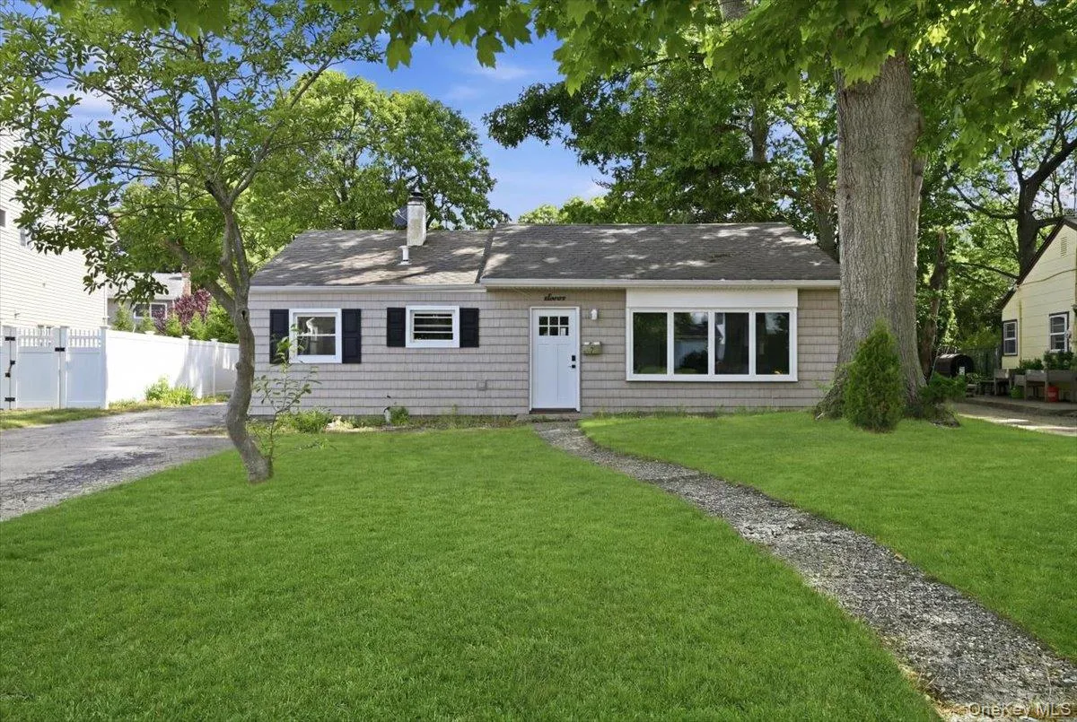 7 Surrey Road, Oyster Bay, NY, 3 Bedrooms Bedrooms, 8 Rooms Rooms,2 BathroomsBathrooms,Residential,For Rent,Surrey,0,1014536 7 Surrey Road, Oyster Bay, NY, 3 Bedrooms Bedrooms, 8 Rooms Rooms,2 BathroomsBathrooms,Residential,For Rent,Surrey,0,1014536