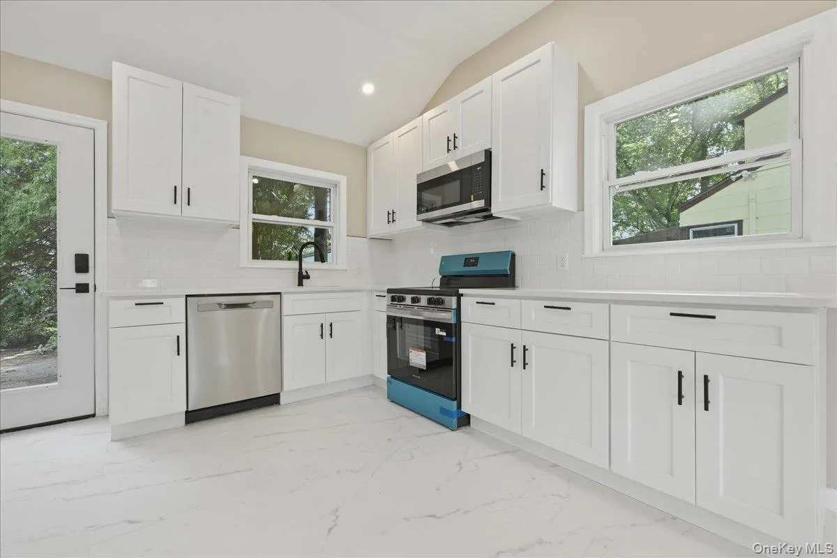 7 Surrey Road, Oyster Bay, NY, 3 Bedrooms Bedrooms, 8 Rooms Rooms,2 BathroomsBathrooms,Residential,For Rent,Surrey,0,1014536 7 Surrey Road, Oyster Bay, NY, 3 Bedrooms Bedrooms, 8 Rooms Rooms,2 BathroomsBathrooms,Residential,For Rent,Surrey,0,1014536