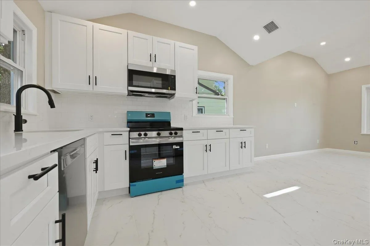 7 Surrey Road, Oyster Bay, NY, 3 Bedrooms Bedrooms, 8 Rooms Rooms,2 BathroomsBathrooms,Residential,For Rent,Surrey,0,1014536 7 Surrey Road, Oyster Bay, NY, 3 Bedrooms Bedrooms, 8 Rooms Rooms,2 BathroomsBathrooms,Residential,For Rent,Surrey,0,1014536