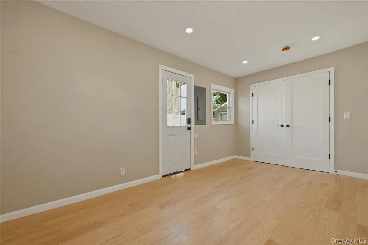 7 Surrey Road, Oyster Bay, NY, 3 Bedrooms Bedrooms, 8 Rooms Rooms,2 BathroomsBathrooms,Residential,For Rent,Surrey,0,1014536 7 Surrey Road, Oyster Bay, NY, 3 Bedrooms Bedrooms, 8 Rooms Rooms,2 BathroomsBathrooms,Residential,For Rent,Surrey,0,1014536