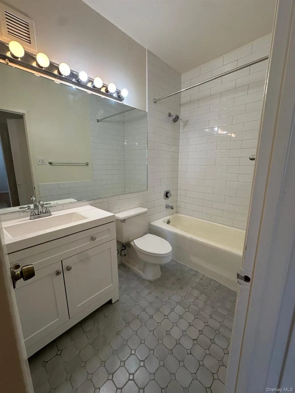 bathroom bathroom