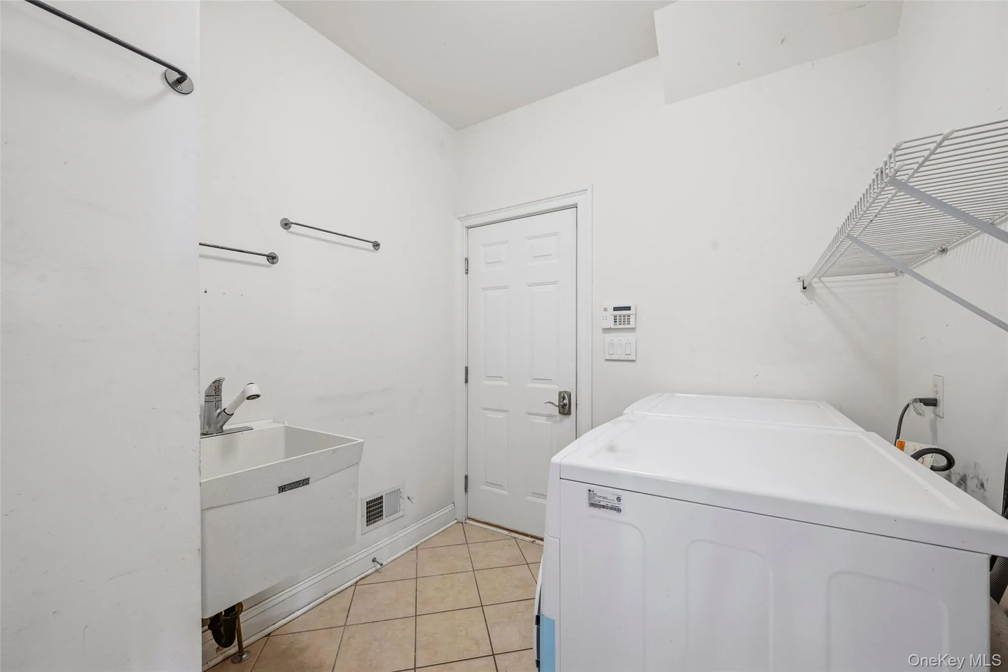 11 Hopeview Court, Newburgh (town), NY, 4 Bedrooms Bedrooms, 18 Rooms Rooms,3 BathroomsBathrooms,Residential,For Rent,Hopeview,0,KEY1014549 11 Hopeview Court, Newburgh (town), NY, 4 Bedrooms Bedrooms, 18 Rooms Rooms,3 BathroomsBathrooms,Residential,For Rent,Hopeview,0,KEY1014549
