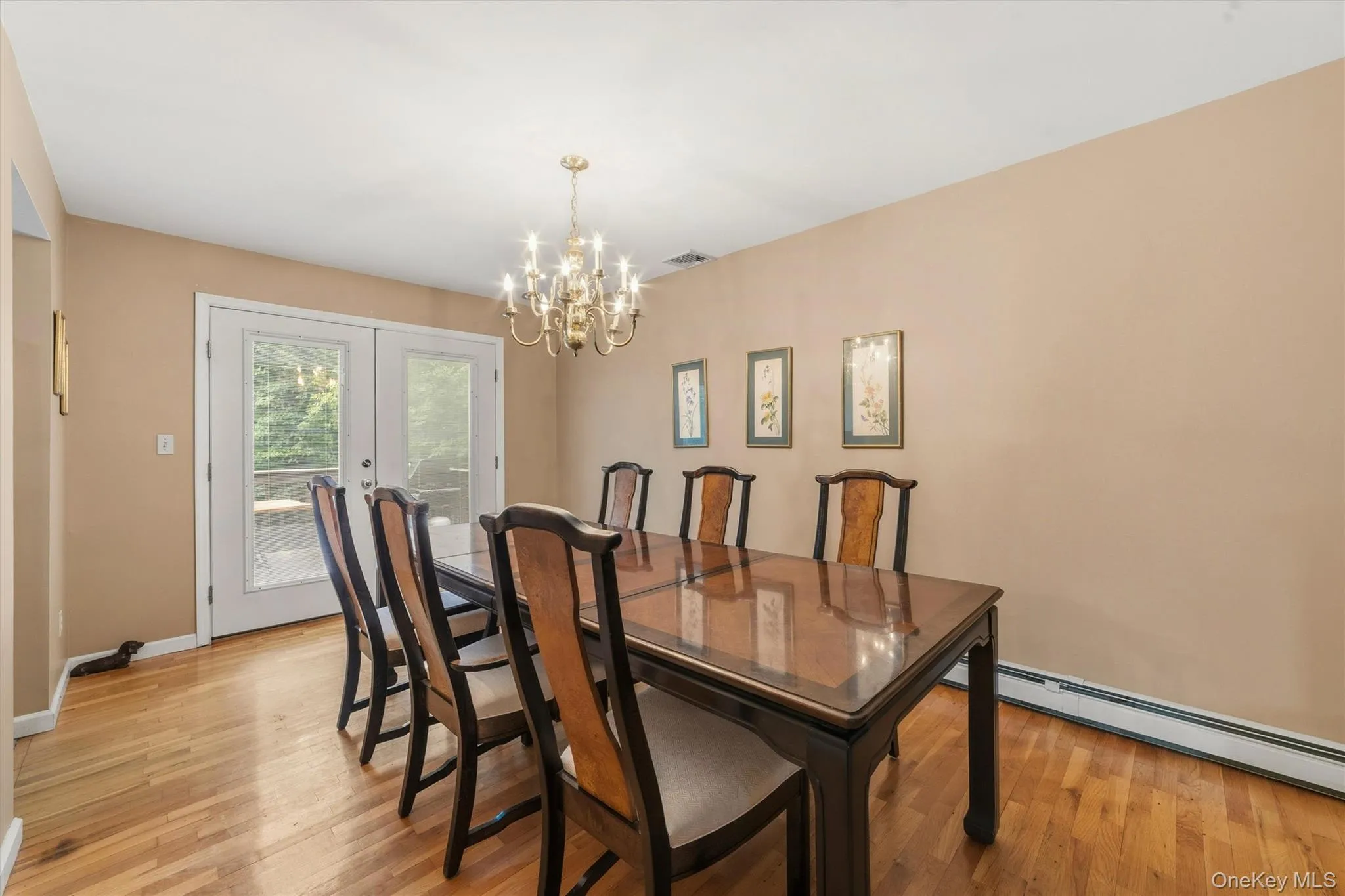 Nice Dining Room with Door to Deck Nice Dining Room with Door to Deck