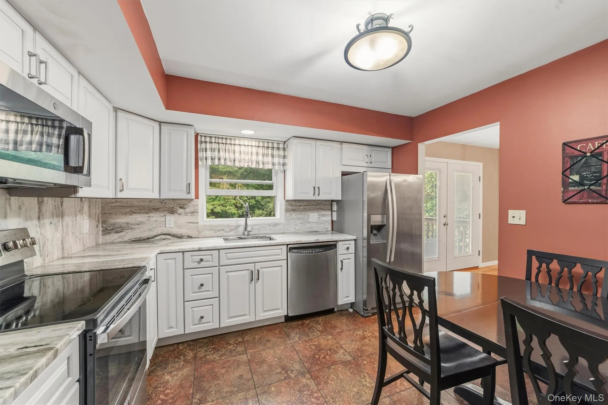 Updated EIK with SS Appliances & Granite Counter tops Updated EIK with SS Appliances & Granite Counter tops