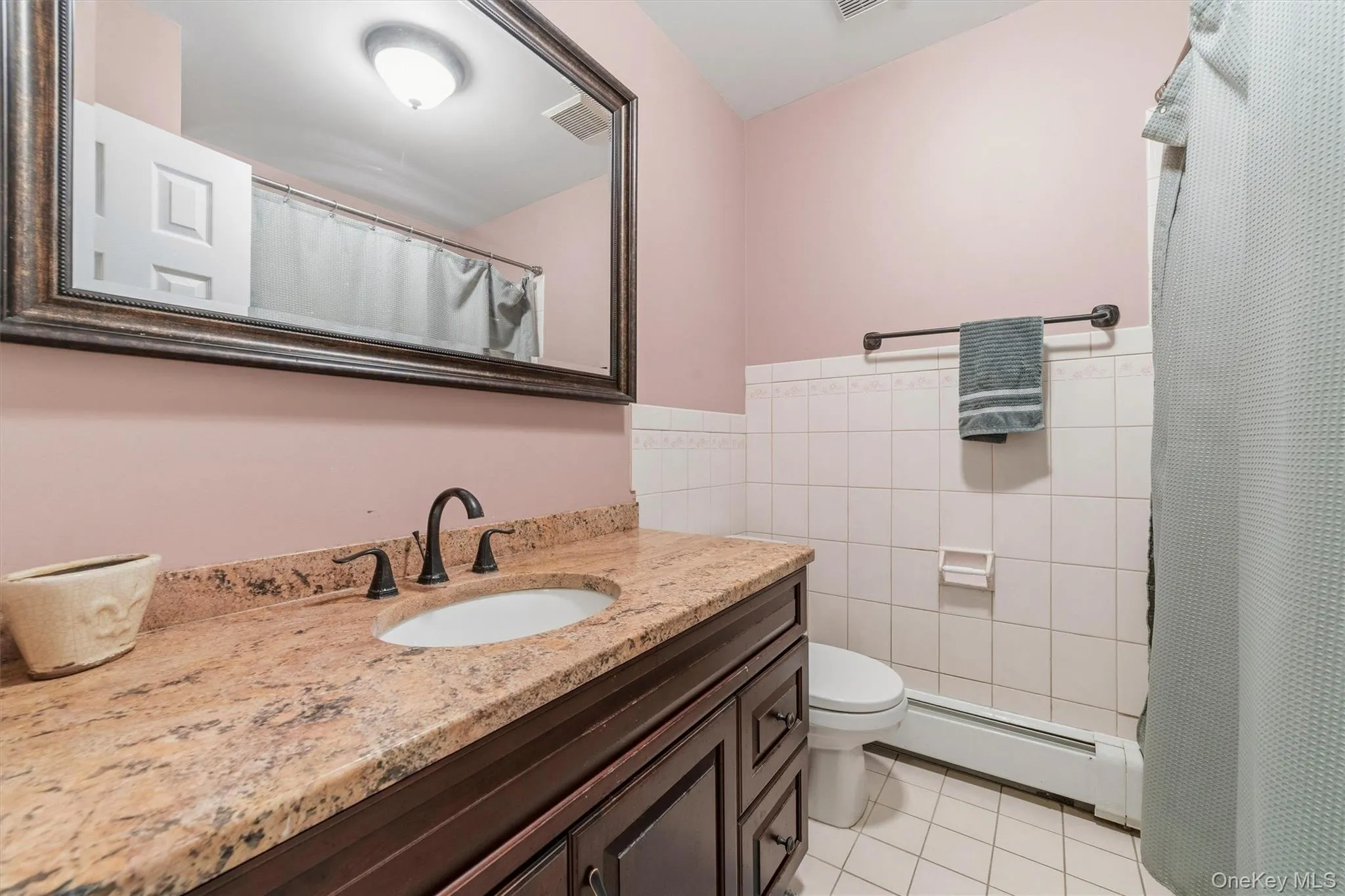 Full Hall Bath Full Hall Bath