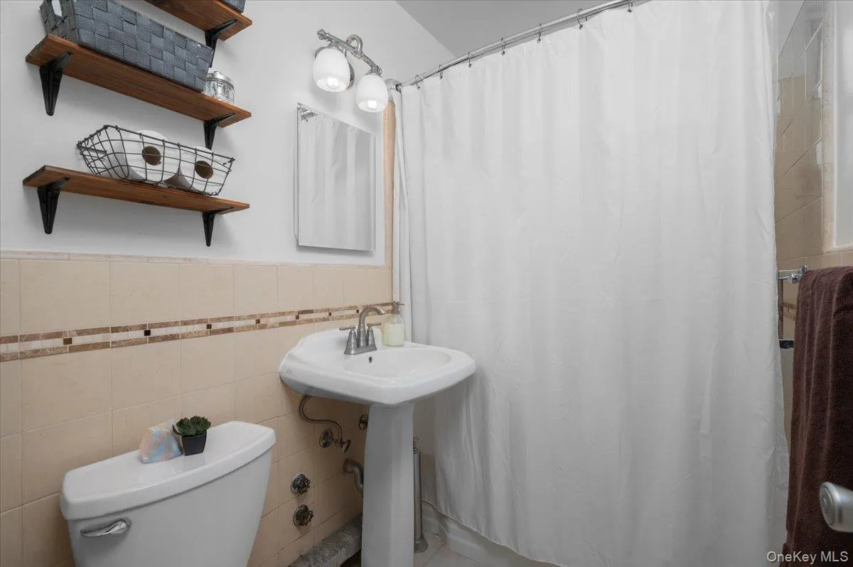 13 Bryant Crescent, White Plains, NY, 2 Bedrooms Bedrooms, 5 Rooms Rooms,1 BathroomBathrooms,Residential,For Rent,Bryant,0,1014559 13 Bryant Crescent, White Plains, NY, 2 Bedrooms Bedrooms, 5 Rooms Rooms,1 BathroomBathrooms,Residential,For Rent,Bryant,0,1014559