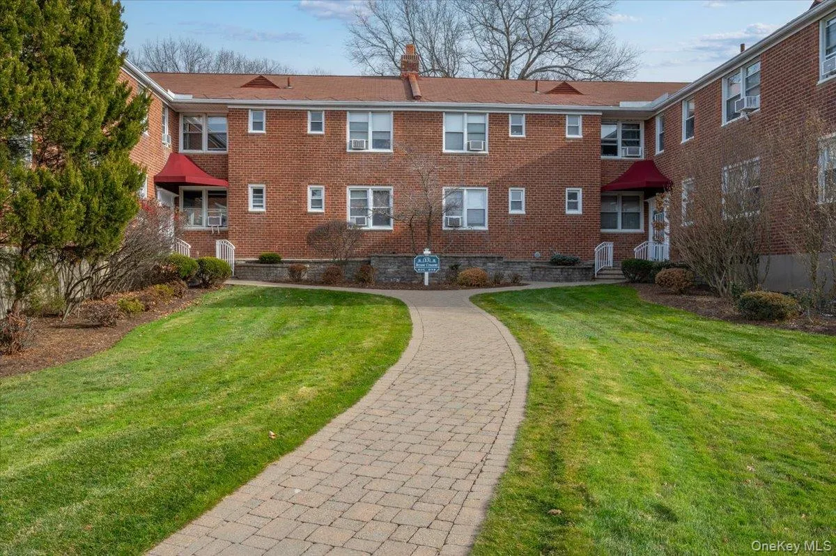 13 Bryant Crescent, White Plains, NY, 2 Bedrooms Bedrooms, 5 Rooms Rooms,1 BathroomBathrooms,Residential,For Rent,Bryant,0,1014559 13 Bryant Crescent, White Plains, NY, 2 Bedrooms Bedrooms, 5 Rooms Rooms,1 BathroomBathrooms,Residential,For Rent,Bryant,0,1014559