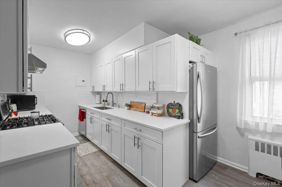 Large Open Concept with SS stell appliances and quartz countertop Large Open Concept with SS stell appliances and quartz countertop
